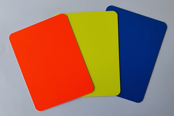 Karten_gelb_rot_blau.jpg